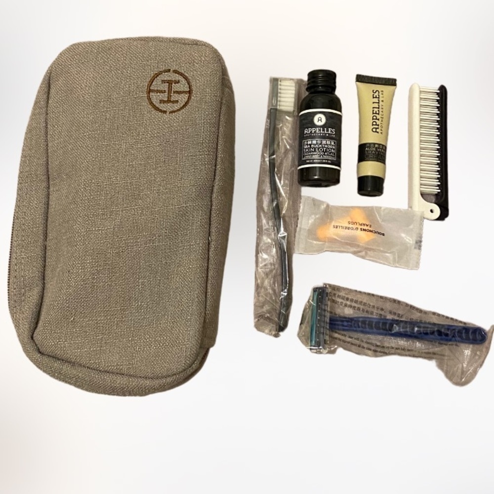 Appelles cosmetics and travel pouch . New.
